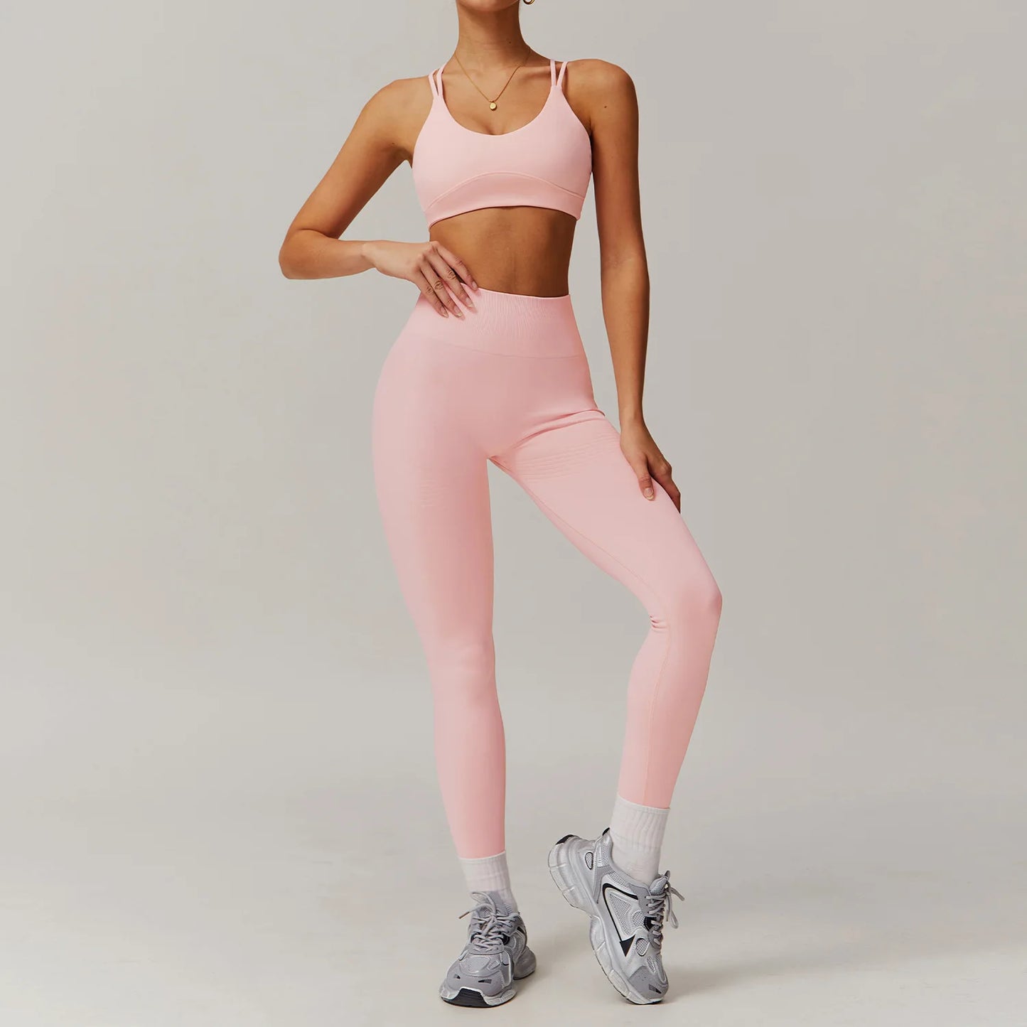Treningssett for dame – 2 deler med langermet jakke og shorts. Perfekt for yoga og trening!
