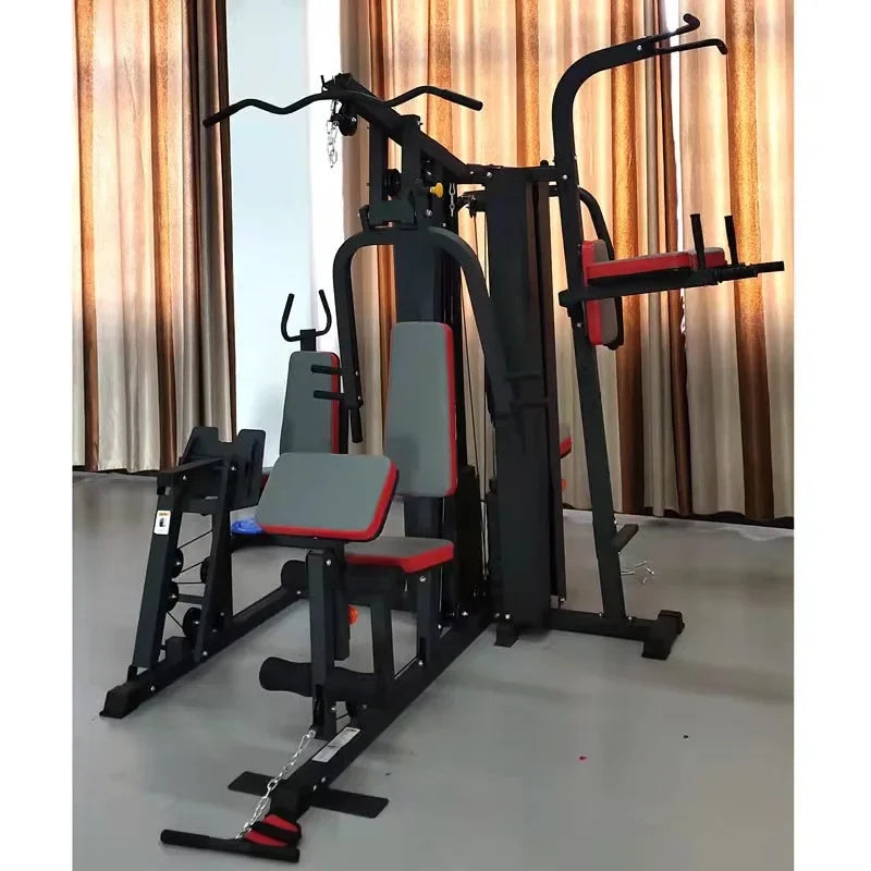 Hjemmegym med multifunksjonell 5-stasjons treningsutstyr.