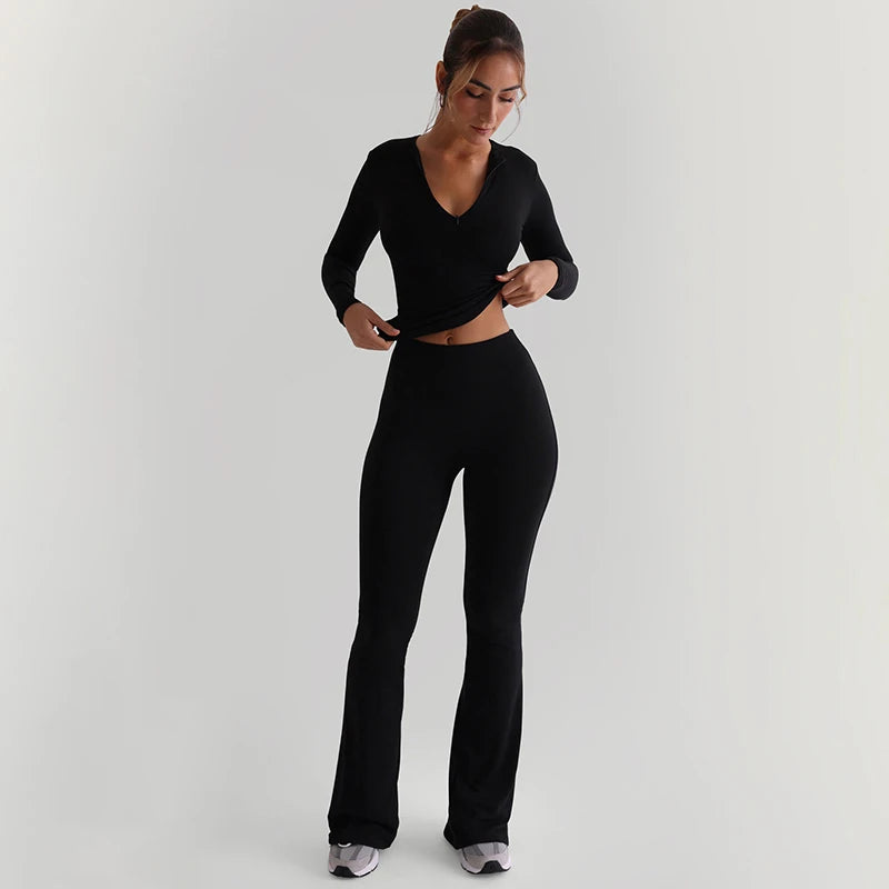 CUTENOVA slim micro flare bukser – stilige, enkle og perfekte for trening eller fritid.