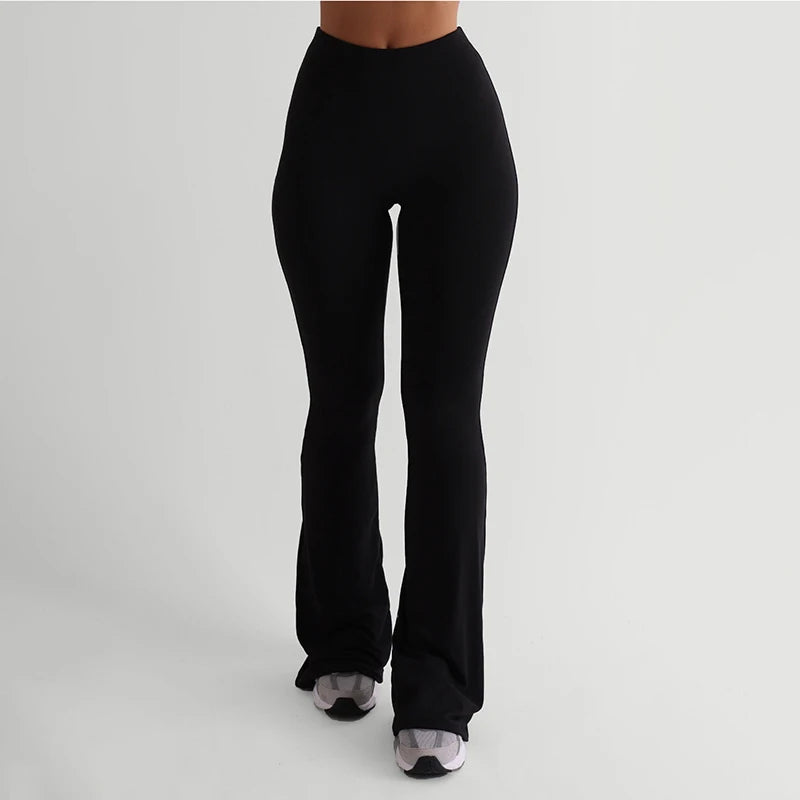 CUTENOVA slim micro flare bukser – stilige, enkle og perfekte for trening eller fritid.