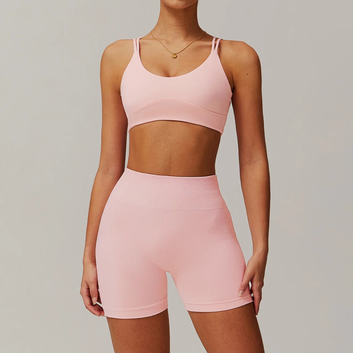Treningssett for dame – 2 deler med langermet jakke og shorts. Perfekt for yoga og trening!