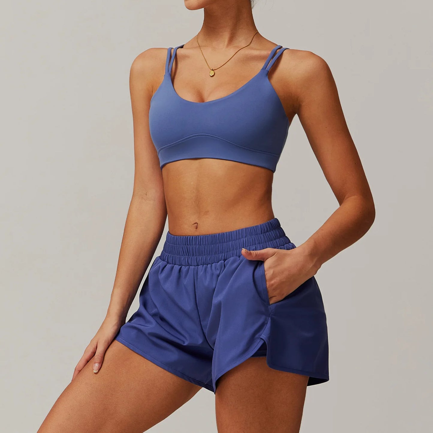 Treningssett for dame – 2 deler med langermet jakke og shorts. Perfekt for yoga og trening!