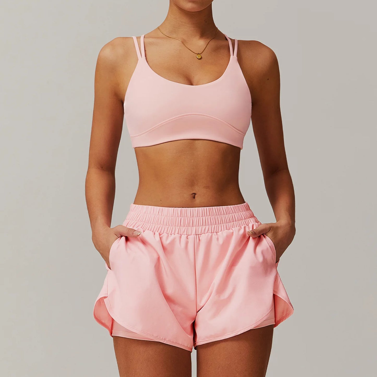 Treningssett for dame – 2 deler med langermet jakke og shorts. Perfekt for yoga og trening!
