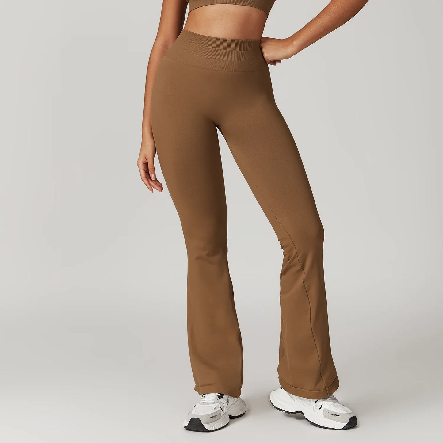 Flare leggings – sømløse yoga-bukser med høyt liv, brede ben og perfekt for trening eller casual bruk.