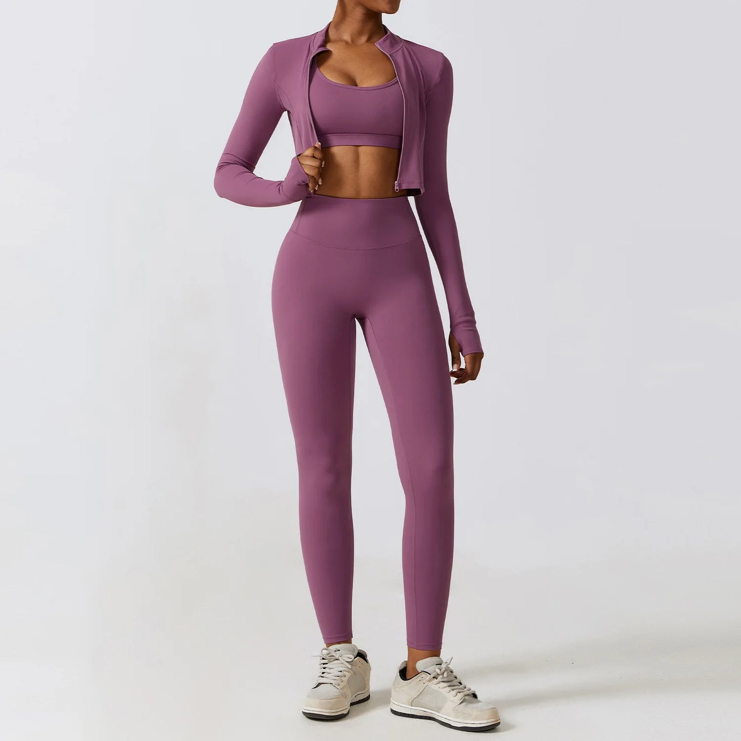 Yoga-sett med sportsleggings, sømløs design og 3 deler. Perfekt for trening og fitness.