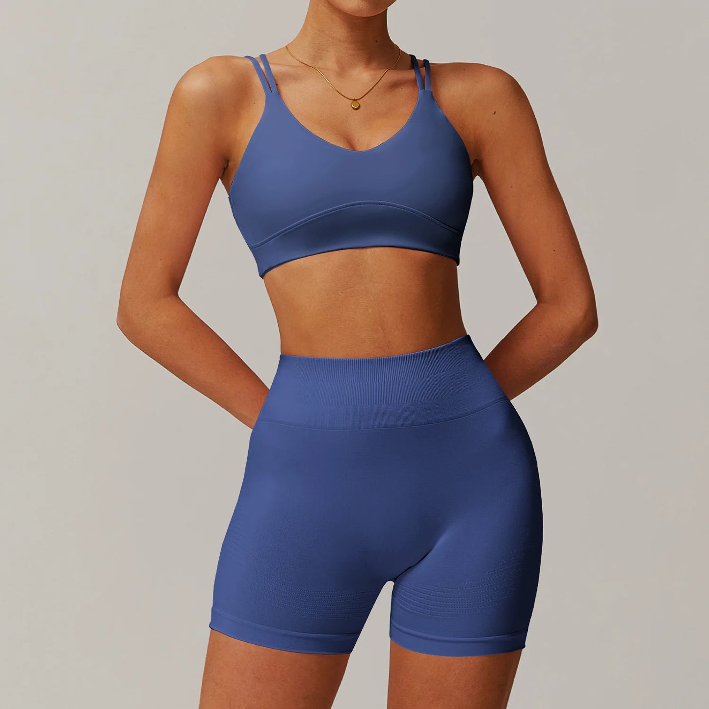 Treningssett for dame – 2 deler med langermet jakke og shorts. Perfekt for yoga og trening!