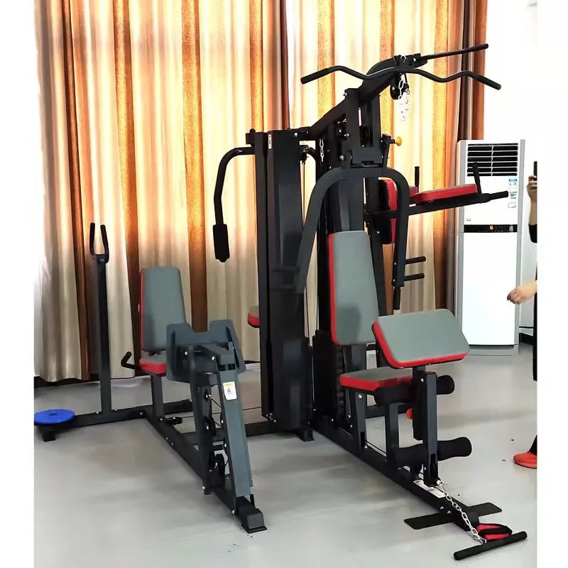 Hjemmegym med multifunksjonell 5-stasjons treningsutstyr.